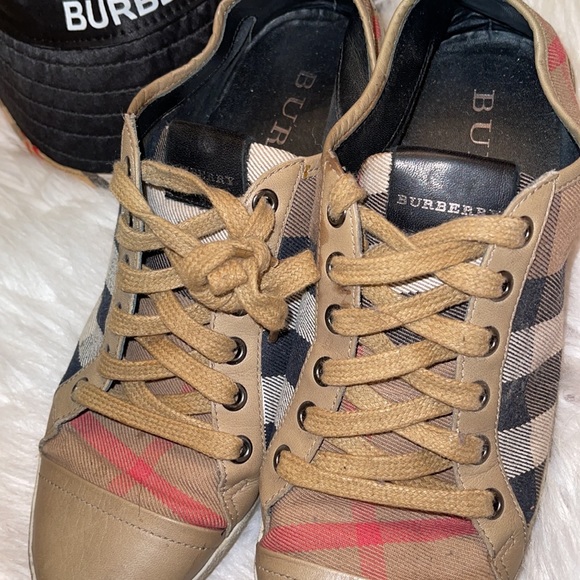 Burberry shoes - Picture 2 of 6